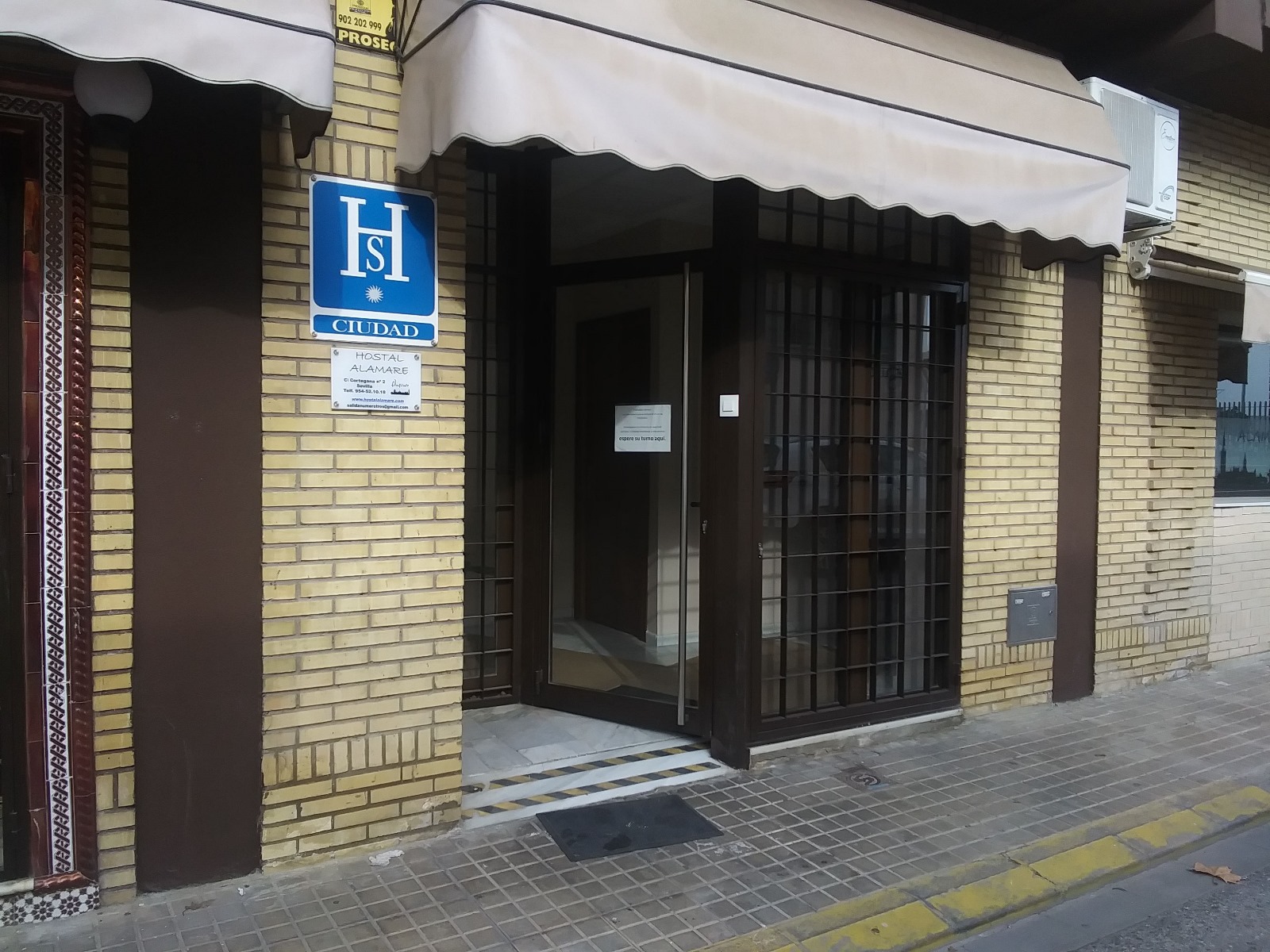 Hostal Alamare: Una opción cómoda y económica